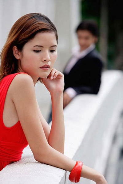 Anh không thể bỏ vợ theo em - Hình 1