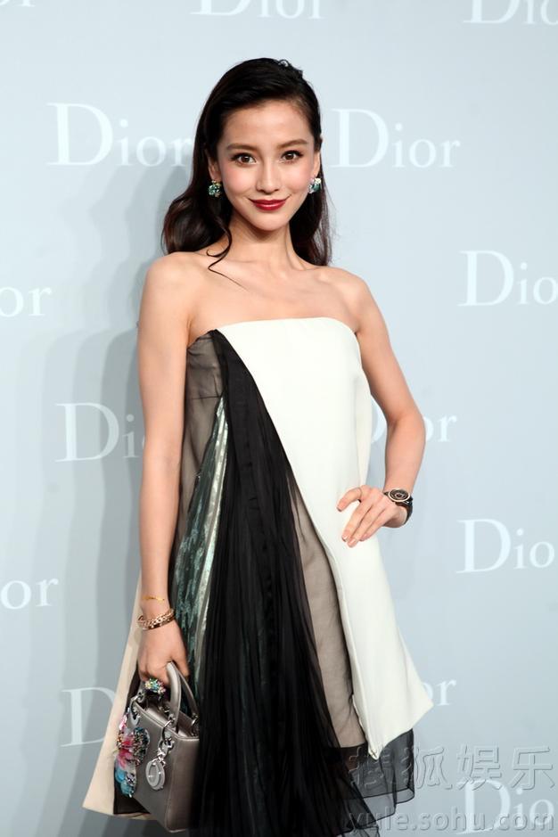 Chương Tử Di, Thư Kỳ, Angelababy đọ hàng hiệu - Hình 4