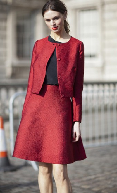 Khúc biến tấu thú vị cùng skirt suits - Hình 12