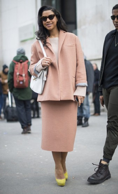 Khúc biến tấu thú vị cùng skirt suits - Hình 10