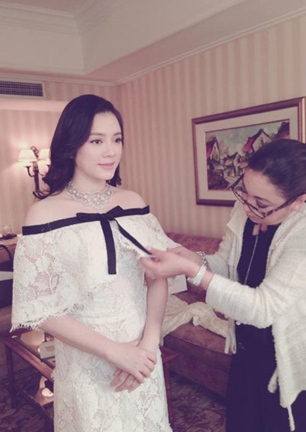 Lý Nhã Kỳ khoe váy độc quyền 2 tỷ của Chanel - Hình 2