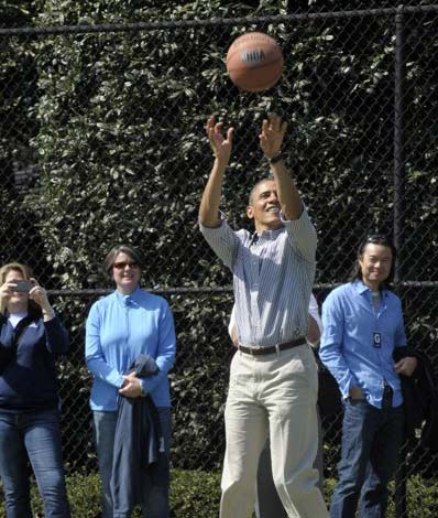 Obama ê mặt vì đánh bóng hỏng liên tiếp - Hình 1