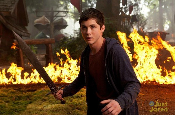 Á thần Percy Jackson vung gươm chống quỷ - Hình 1