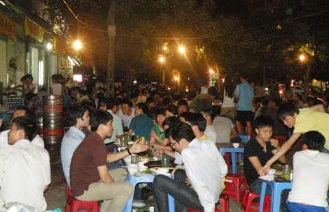 Bợm nhậu miền Tây: Chớ dại hun vợ bạn - Hình 1