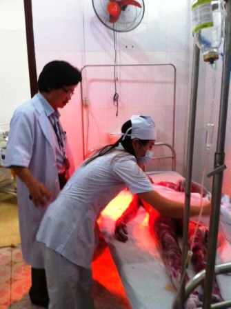 Cứu sống thần kỳ bệnh nhân bị bong tróc da toàn thân - Hình 2