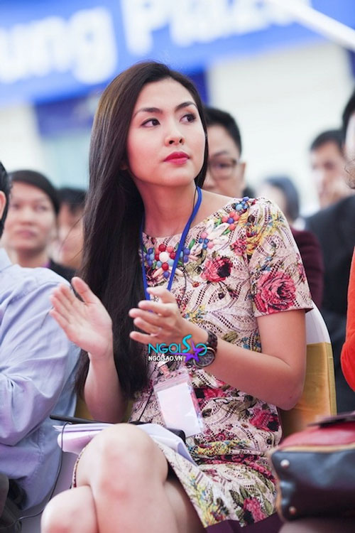 Diện váy hoa đẹp như sao Việt - Hình 6