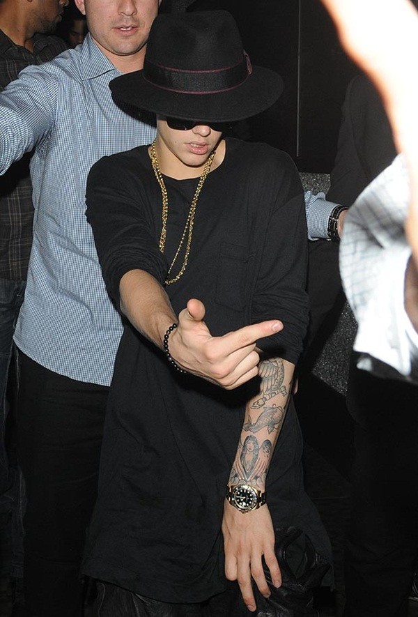 Justin Bieber phát hoảng vì tít báo Tôi là gay - Hình 1