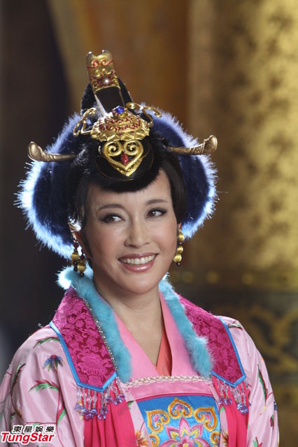 Lưu Hiểu Khánh tươi tắn trong trang phục hồng toàn tập - Hình 2