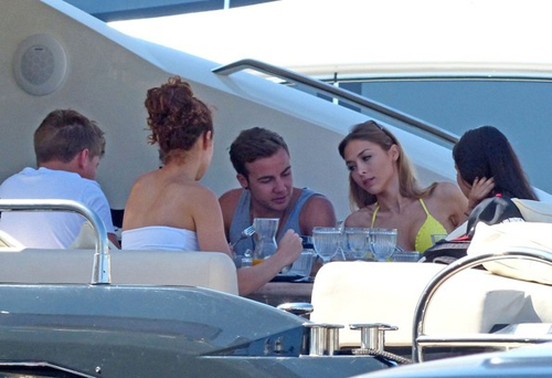 Bạn gái xinh đẹp bóp cổ Mario Gotze - Hình 4
