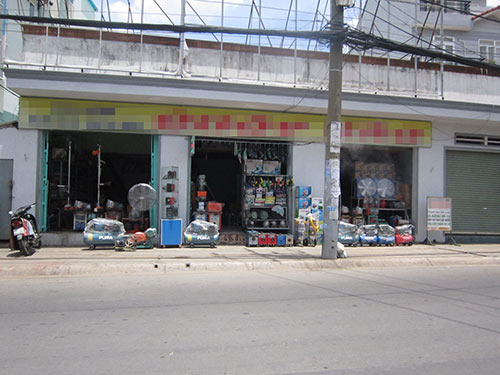 Bom hơi đầy phố - Hình 1