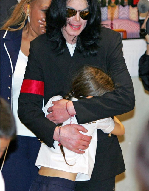 Con gái Michael Jackson nhập viện vì tự tử - Hình 3