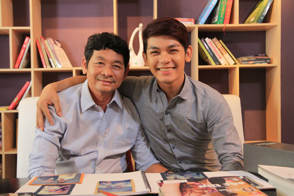 Đinh Hương, Sơn Ngọc Minh trong vòng tay cha - Hình 10