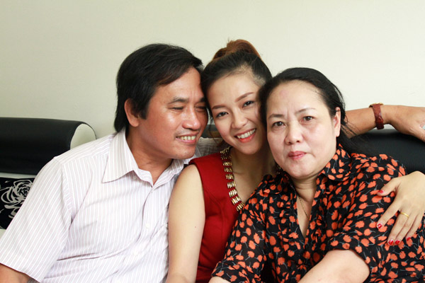Đinh Hương, Sơn Ngọc Minh trong vòng tay cha - Hình 6
