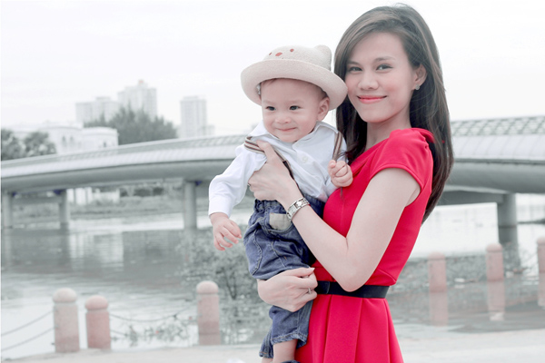 Những bức ảnh tuyệt mĩ của mẹ con sao Việt - Hình 12