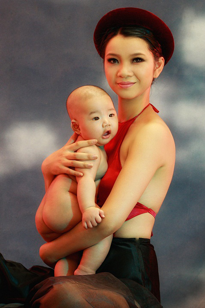 Những bức ảnh tuyệt mĩ của mẹ con sao Việt - Hình 15