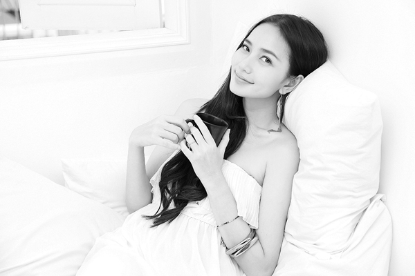 Phan Như Thảo gợi cảm trong nắng sớm - Hình 5