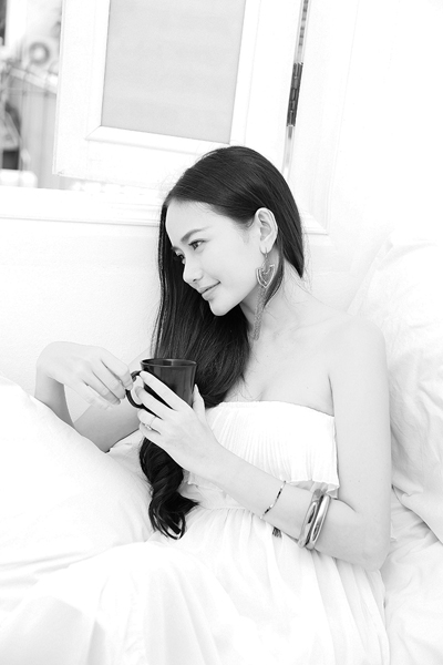 Phan Như Thảo gợi cảm trong nắng sớm - Hình 6