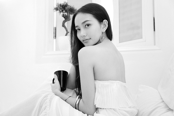 Phan Như Thảo gợi cảm trong nắng sớm - Hình 10