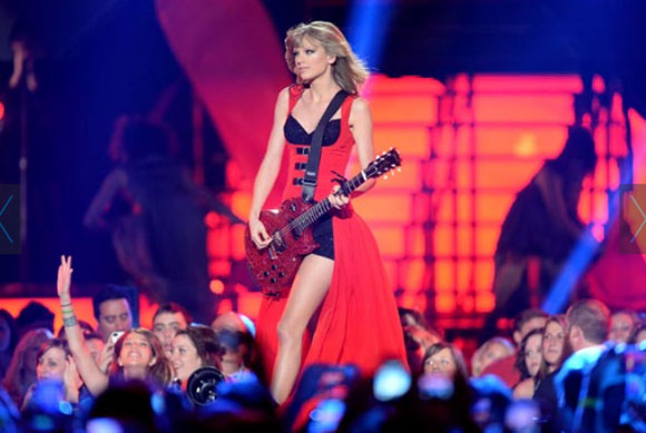 Taylor Swift lại trắng tay tại lễ trao giải nhạc đồng quê - Hình 6