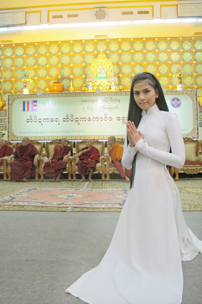 Trương Thị May duyên dáng hành hương ở Myanmar - Hình 7