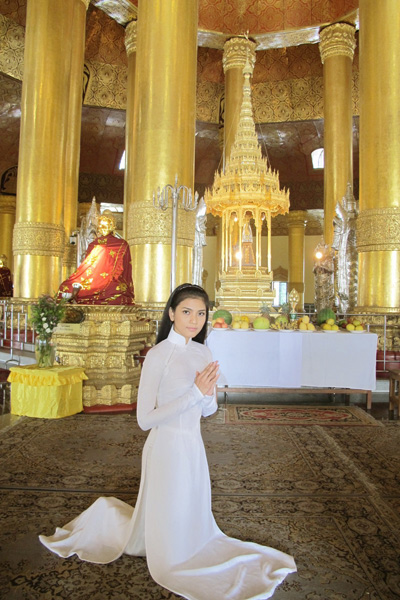 Trương Thị May duyên dáng hành hương ở Myanmar - Hình 8