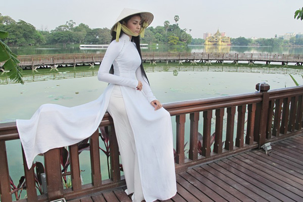 Trương Thị May duyên dáng hành hương ở Myanmar - Hình 3