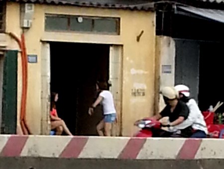 Chợ tình vẫy mở lại sau cái chết của nhân viên tẩm quất - Hình 1