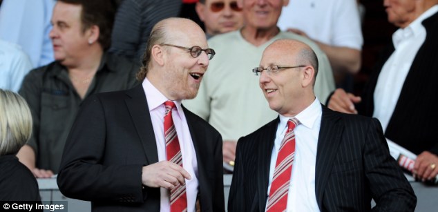 Ngăn cản CĐV Man United, nhà Glazer tính bán sân Old Trafford? - Hình 2