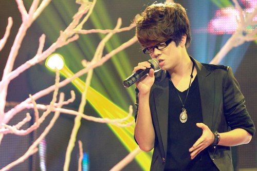 Nhìn lại con đường tuột dốc không phanh của Bùi Anh Tuấn - Hình 1