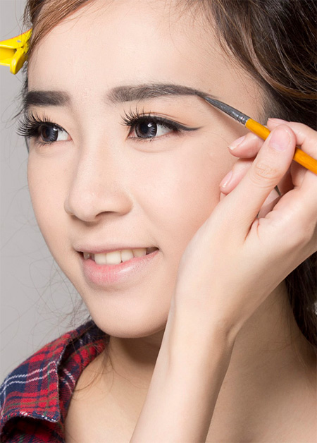 Trang điểm quyến rũ như Thủy Tiên - Hình 7