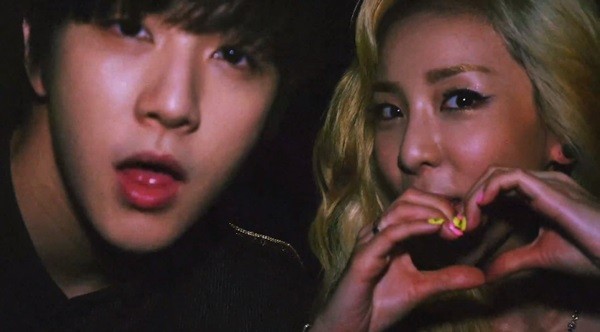 2NE1 quậy quên trời đất trong MV mới toanh - Hình 4