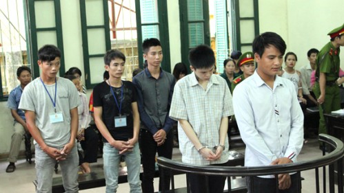Đến nhà bạn gái chơi, hai thanh niên bị đâm thủng bụng, thấu tim tử vong - Hình 1