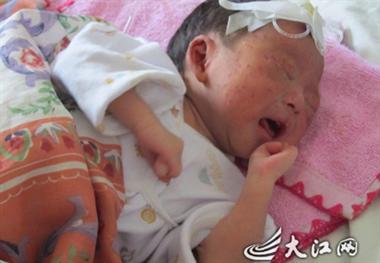 Ngỡ ngàng sức sống thần kỳ của các bé sơ sinh - Hình 3