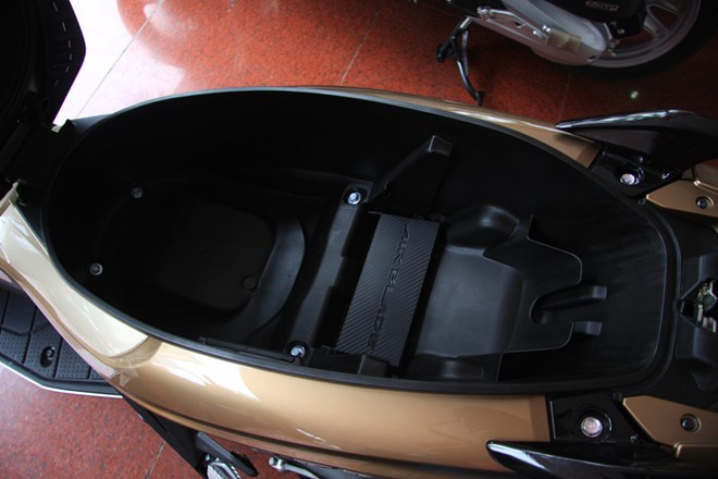 Ảnh thực tế Honda Air Blade 125 mới vừa bán ở VN - Hình 4