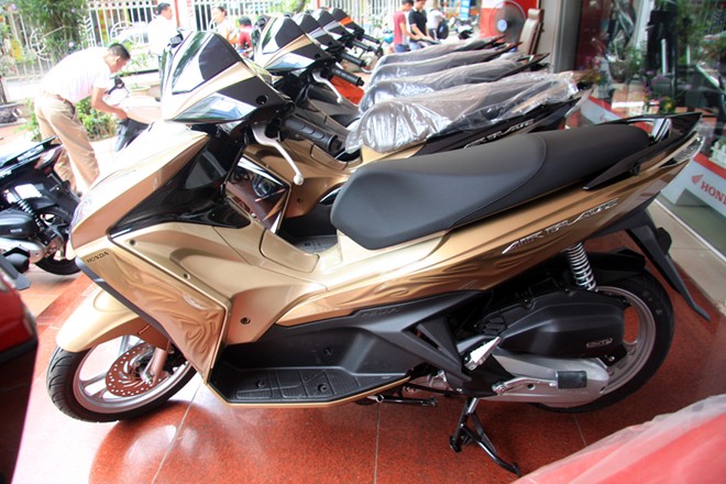 Ảnh thực tế Honda Air Blade 125 mới vừa bán ở VN - Hình 1