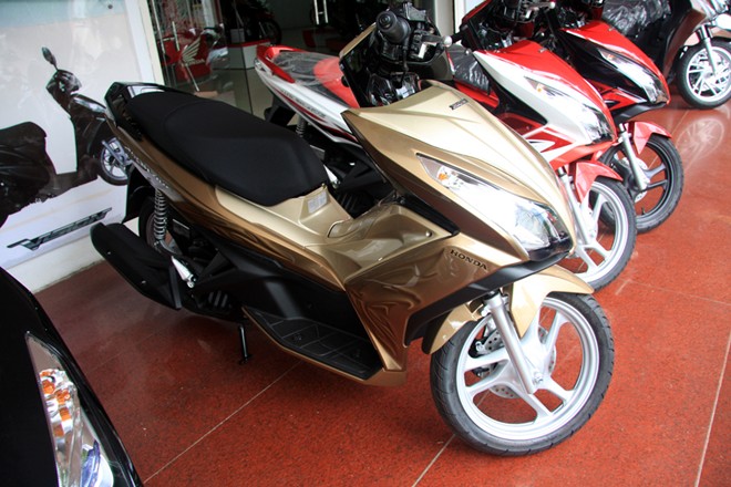Ảnh thực tế Honda Air Blade 125 mới vừa bán ở VN - Hình 2