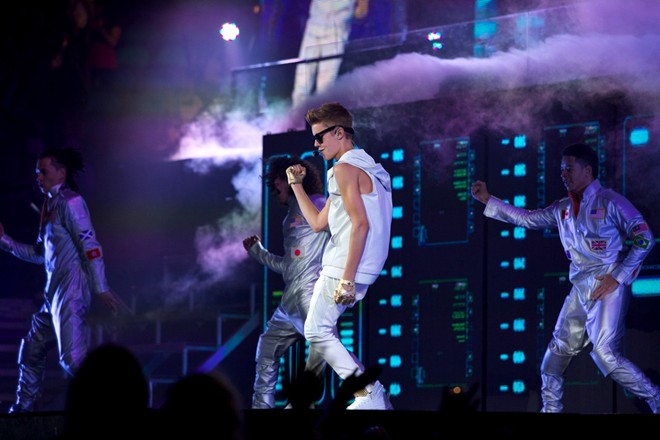 Justin Bieber tổ chức đêm nhạc hoành tráng ở Thái Lan - Hình 2