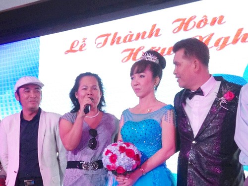 Nghệ sĩ hài Hữu Nghĩa cưới vợ ở tuổi 51 - Hình 7