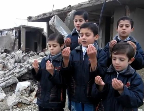 Những đứa trẻ mắc kẹt giữa khói lửa chiến tranh Syria - Hình 4