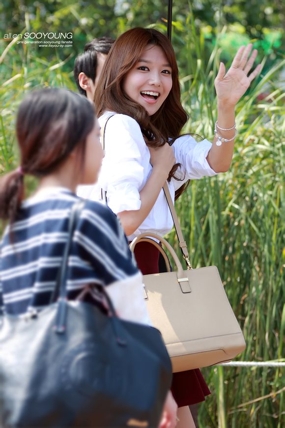 Sooyoung (SNSD) lộ chân tong teo - Hình 8