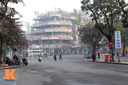 Ngắm Hà Nội tĩnh lặng sáng mùng 1 Tết Dương lịch - Hình 4