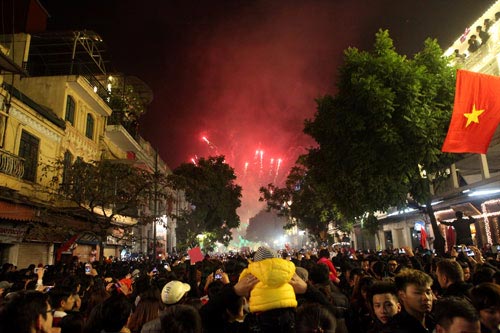 Pháo hoa rực rỡ chào năm mới 2014! - Hình 4