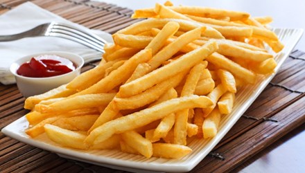 Cảnh báo mối nguy ung thư trong đồ ăn của bé - Hình 1