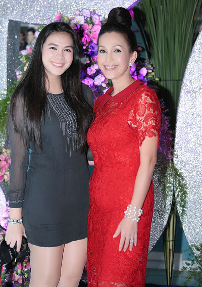 Hạnh phúc viên mãn của gia đình sao Việt sinh 2 con gái - Hình 19