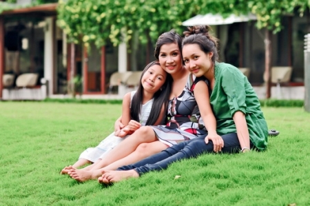 Hạnh phúc viên mãn của gia đình sao Việt sinh 2 con gái - Hình 15