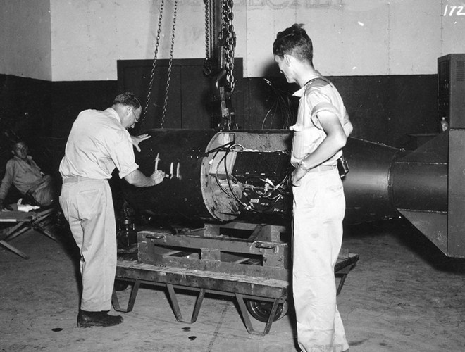 Lộ ảnh khi Mỹ chuẩn bị ném bom hạt nhân xuống Nhật - Hình 2