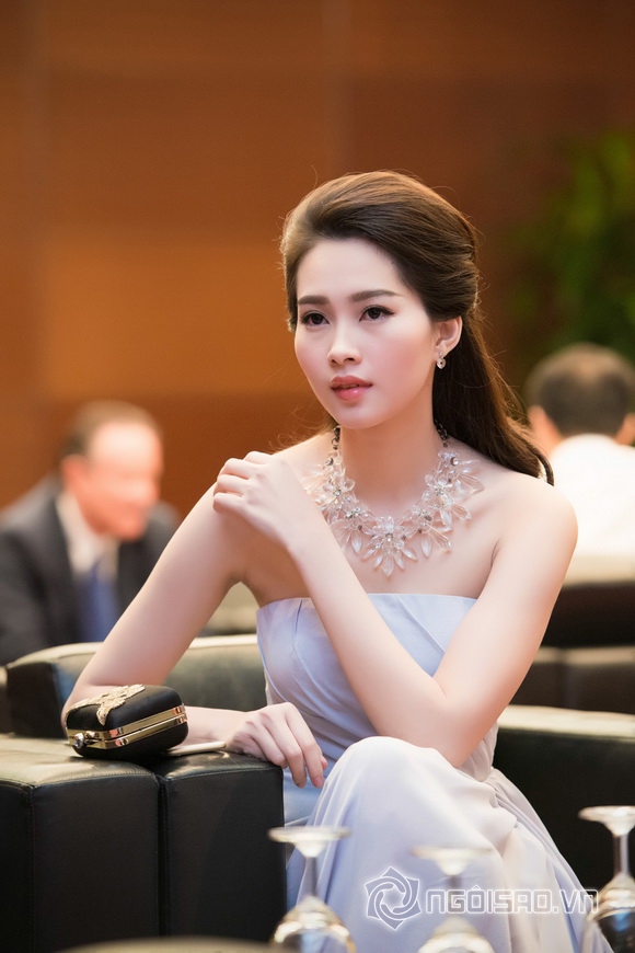 Ngất ngây trước nhan sắc vạn người mê của Hoa hậu Thu Thảo - Hình 1