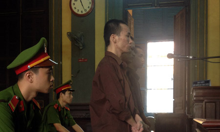 Côn đồ đâm chết người chỉ vì nhìn... ngứa mắt - Hình 1