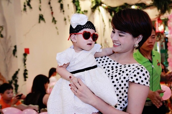 Phiên bản Bố ơi, mình đi đâu thế đời thực của các nhóc tì nhà sao Việt - Hình 14