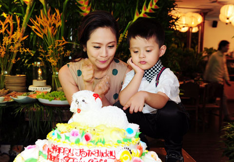Phiên bản Bố ơi, mình đi đâu thế đời thực của các nhóc tì nhà sao Việt - Hình 11